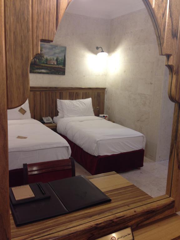 Assaha Ghobeiry Hotel Beirut Room photo